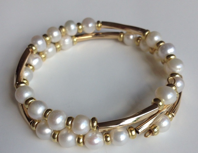 Wrap pearls bracelet with gold plated elements